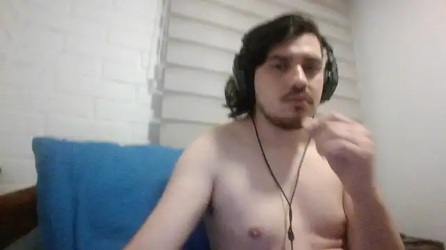 hung_weeb снимок онлайн-комнаты на Stripchat