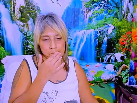 indianroxy live room snapshot on Stripchat