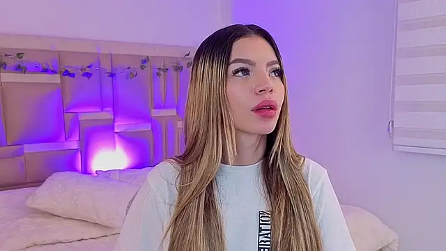 isa__leon Momentaufnahme des Live-Raums auf Stripchat