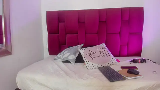 isabella__vegaa Momentaufnahme des Live-Raums auf Stripchat