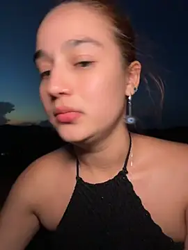 isabella_ferrer99 momentopname van live room op Stripchat