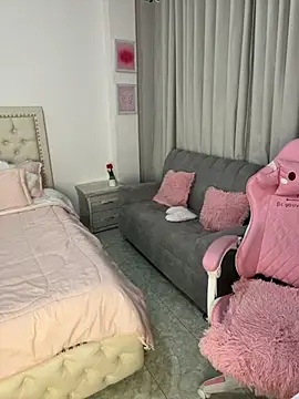 itsmadely live room snapshot on Stripchat