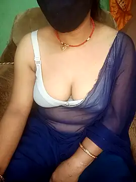 janvi415 снимок онлайн-комнаты на Stripchat