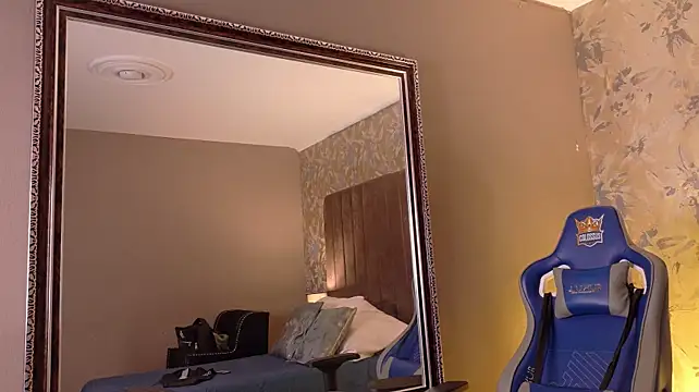jessy_white_ live room snapshot on Stripchat