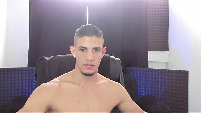 jhonnysnow17 снимок онлайн-комнаты на Stripchat