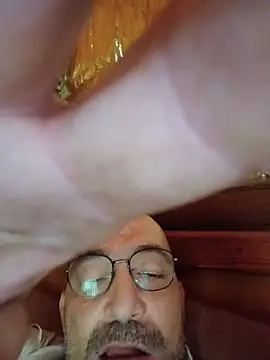 joannes69 live room snapshot on Stripchat
