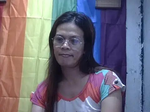 juicycum069 live room snapshot on Stripchat