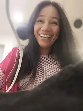 julia_bonniee live room snapshot on Stripchat