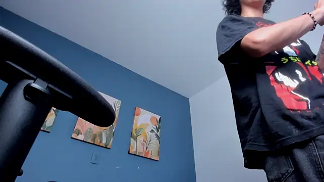 justin_twink20 live room snapshot on Stripchat
