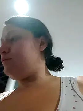 katiia_2 momentopname van live room op Stripchat