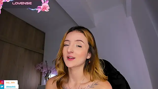 katty__deliz live room snapshot on Stripchat
