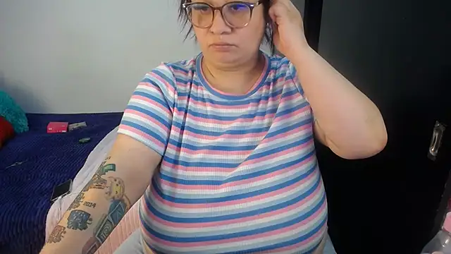 kattybbwbigboobs_ momentopname van live room op Stripchat