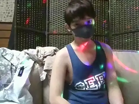 kazupan22 live room snapshot on Stripchat