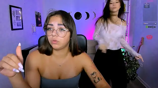 kiki_swan Momentaufnahme des Live-Raums auf Stripchat