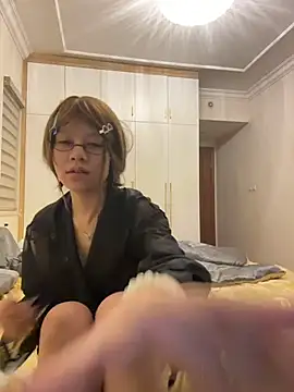 kimo_125 live room snapshot on Stripchat