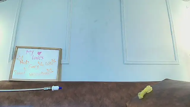 kittyblooms live room snapshot on Stripchat