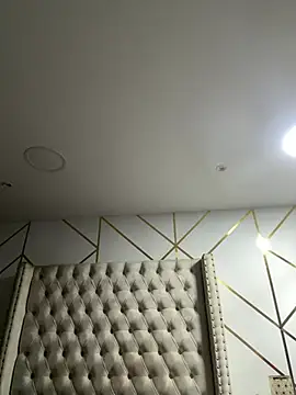 lannabellx live room snapshot on Stripchat