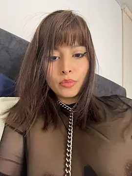 lara_reynolds снимок онлайн-комнаты на Stripchat
