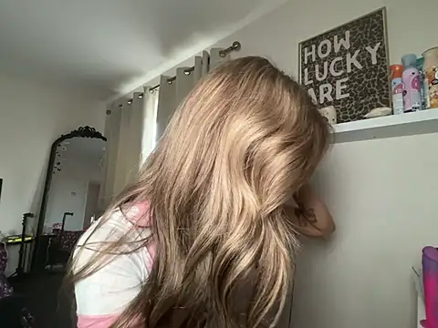 leahlegsterx momentopname van live room op Stripchat