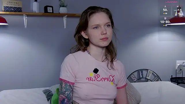 lessysweety live room snapshot on Stripchat