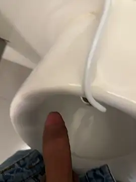 liam_bronw live room snapshot on Stripchat