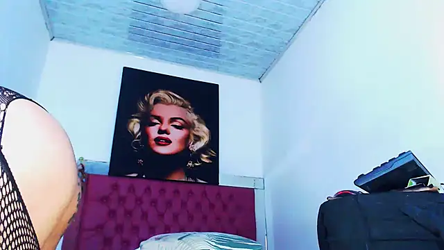 licy_blonde_hot captura de la sala en vivo en Stripchat