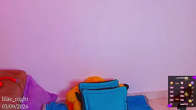 lilac_night33 Momentaufnahme des Live-Raums auf Stripchat