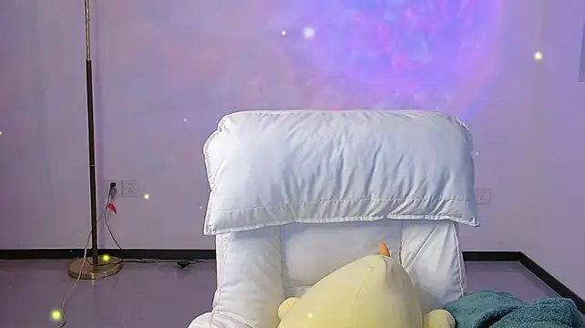 lili-6677 captura de la sala en vivo en Stripchat