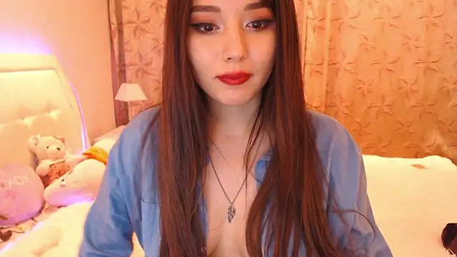 lilianbee live room snapshot on Stripchat