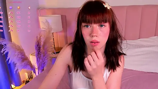 lisa_sunny_ live room snapshot on Stripchat