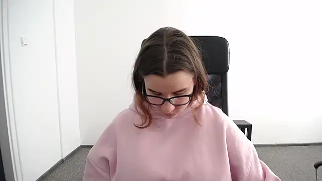 littleviki7 снимок онлайн-комнаты на Stripchat