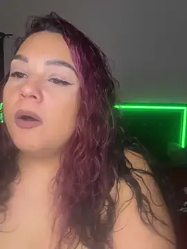 lovely_leslie0 live room snapshot on Stripchat