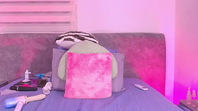 lu_mystic live room snapshot on Stripchat