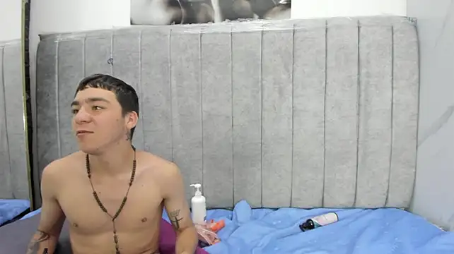 lucy_78_sweet live room snapshot on Stripchat