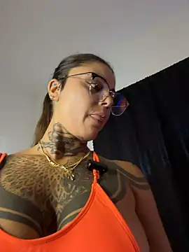 lucyrossink captura de la sala en vivo en Stripchat