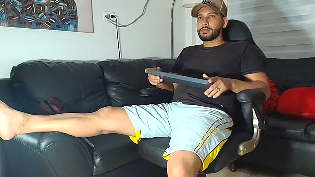 luis_23hot Momentaufnahme des Live-Raums auf Stripchat