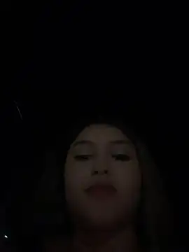 lunablossom_ live room snapshot on Stripchat