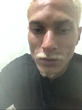 magrinhofibroso17 captura da sala ao vivo na Stripchat