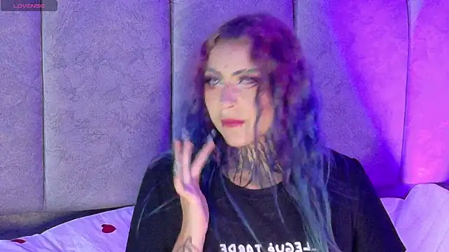 maliciaXpoison momentopname van live room op Stripchat