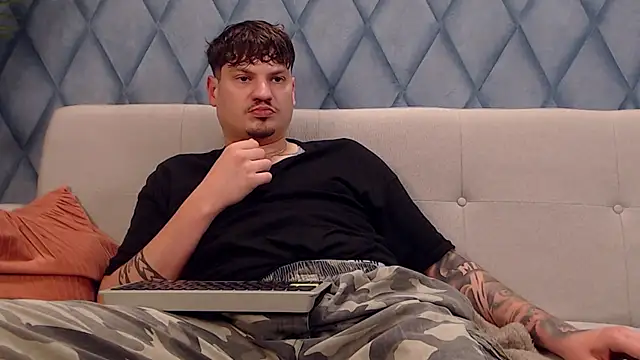 marioalessio momentopname van live room op Stripchat