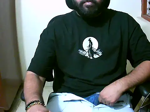 married_man22 live room snapshot on Stripchat