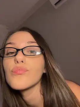 martadiventura live room snapshot on Stripchat