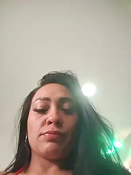 martinaa_roberts снимок онлайн-комнаты на Stripchat