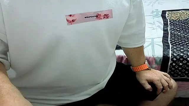 michacosio live room snapshot on Stripchat