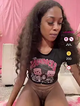 mismialove live room snapshot on Stripchat