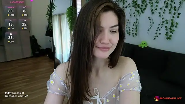 moniequwu снимок онлайн-комнаты на Stripchat