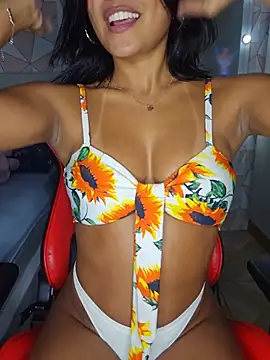 moreninhasilva live room snapshot on Stripchat