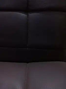 morenodiscret35 live room snapshot on Stripchat