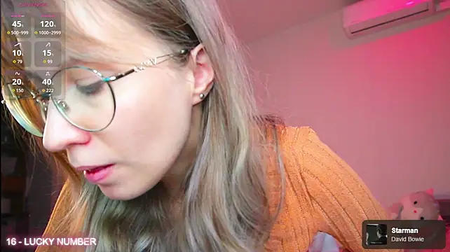 ms_allison_w live room snapshot on Stripchat