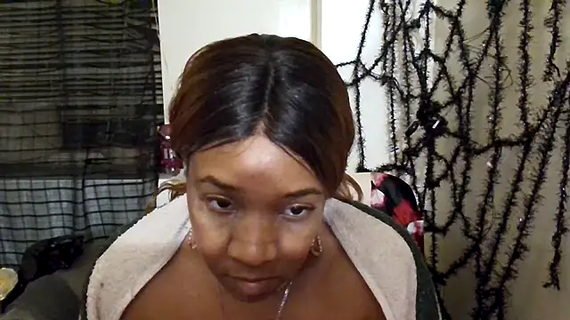 mzpretty444 captura de la sala en vivo en Stripchat